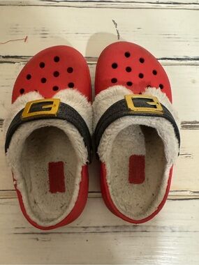 CROCS Kids Red Faux-Fur Lined Clogs with Black Strap and Gold Buckle